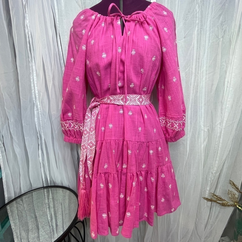 A loves a pink dress